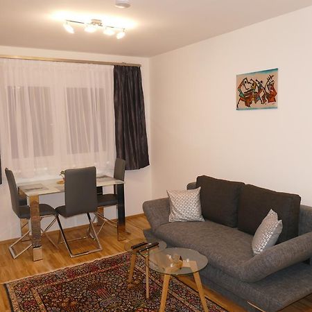 Chads City Apartment Mit Tiefgarage Free Parking Graz Bagian luar foto