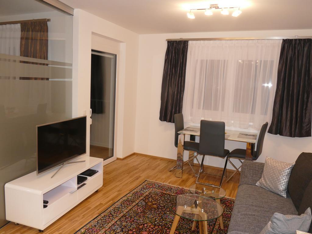 Chads City Apartment Mit Tiefgarage Free Parking Graz Bagian luar foto