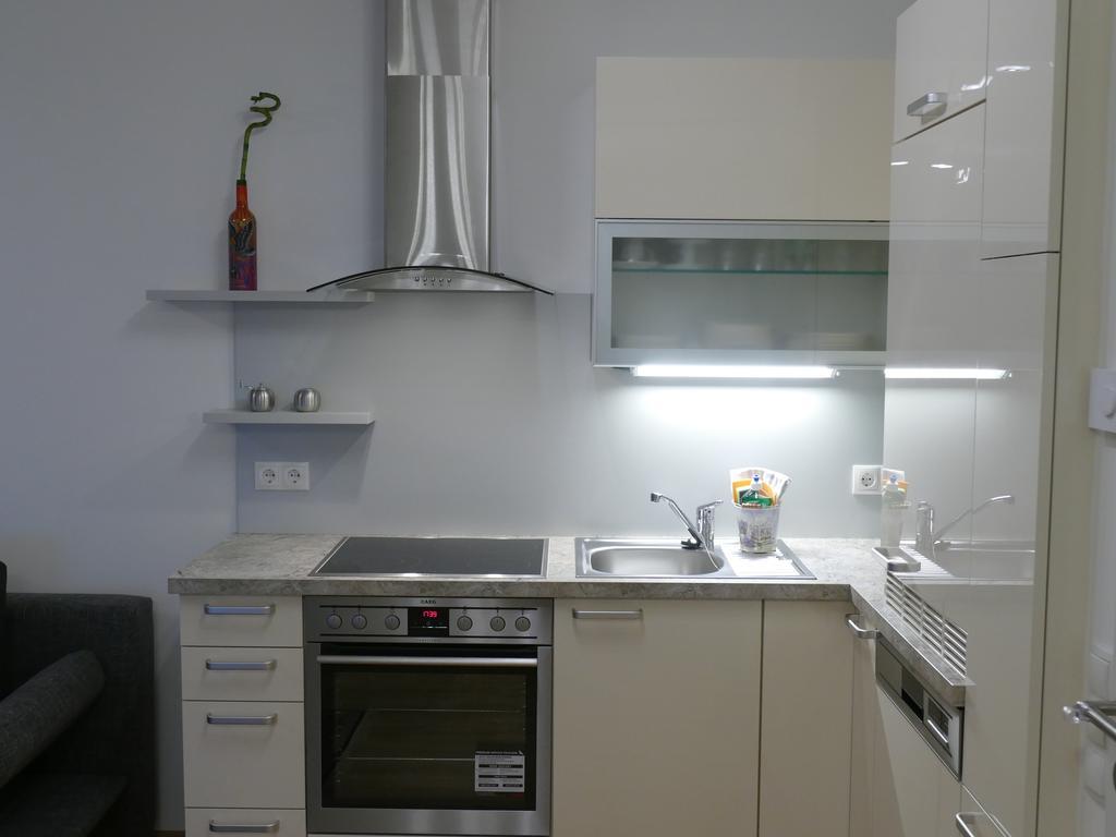 Chads City Apartment Mit Tiefgarage Free Parking Graz Bagian luar foto